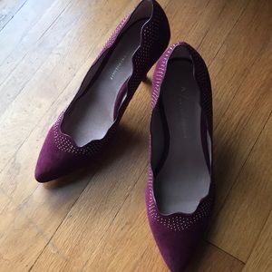 Scalloped heel wine colored